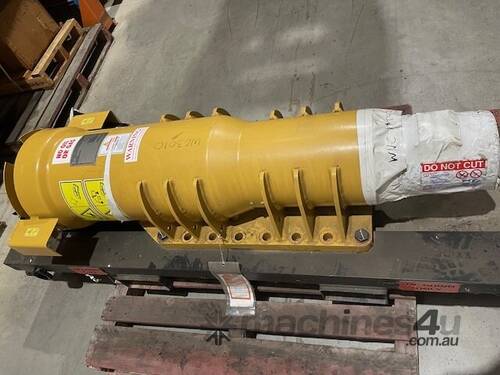 caption 9T-8813 - CATERPILLAR 777F, 777D, 777C, 777B RECONDITIONED CYLINDER SUSPENSION FRONT