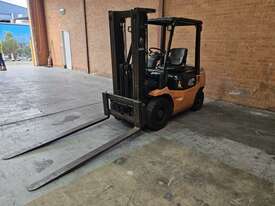 1998 Toyota 02-7FD25 Container Mast Forklift - picture1' - Click to enlarge