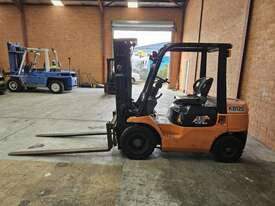 1998 Toyota 02-7FD25 Container Mast Forklift - picture2' - Click to enlarge