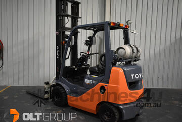 Toyota 2.5 Tonne Compact Forklift with Rotator and Fork Positioner Current Model ONLY 163 Hours!!!
