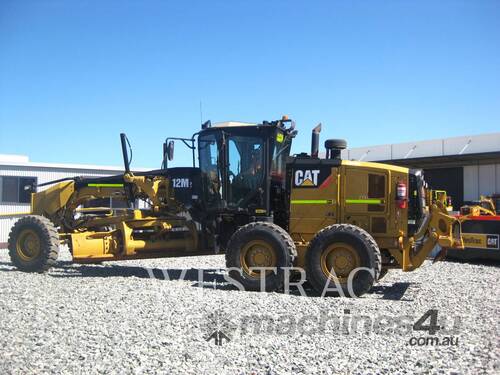 caption CAT 12M2 Motor Graders