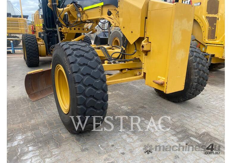 caption CAT 12M2 Motor Graders