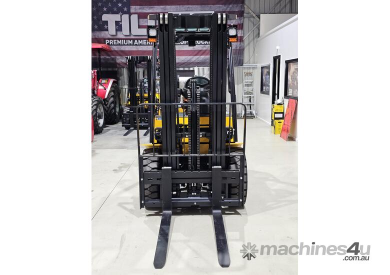 caption 2023 Hyundai 2.5 Tonne LPG Forklift with Container Mast