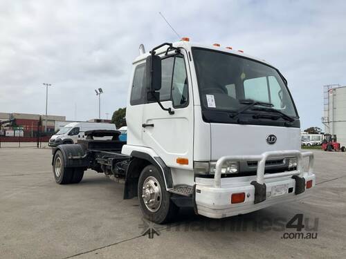 1999 Nissan UD MKB210 Prime Mover Sleeper Cab