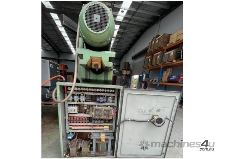 caption Zayer Milling Machine 66BM – High-Performance, Excellent Condition, Great Value!