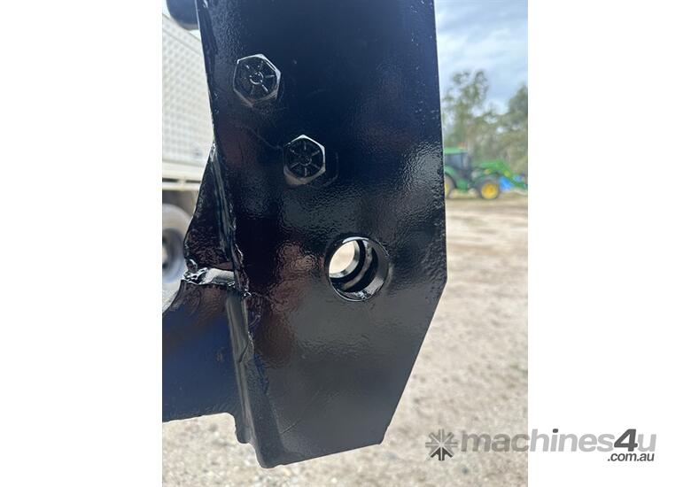 caption CAT 3 Quick Hitch off Magnum