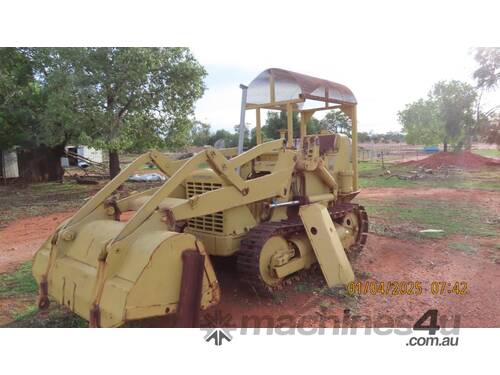 caption 933 Caterpillar Track Loader