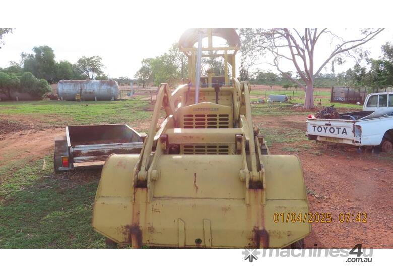 caption 933 Caterpillar Track Loader