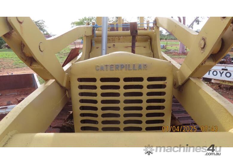 caption 933 Caterpillar Track Loader
