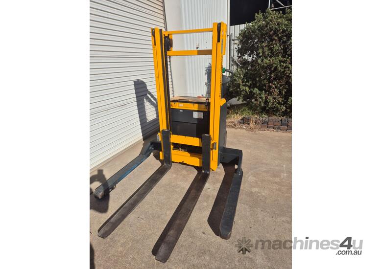 2013 Jungheinrich 1.4T Walkie Stacker