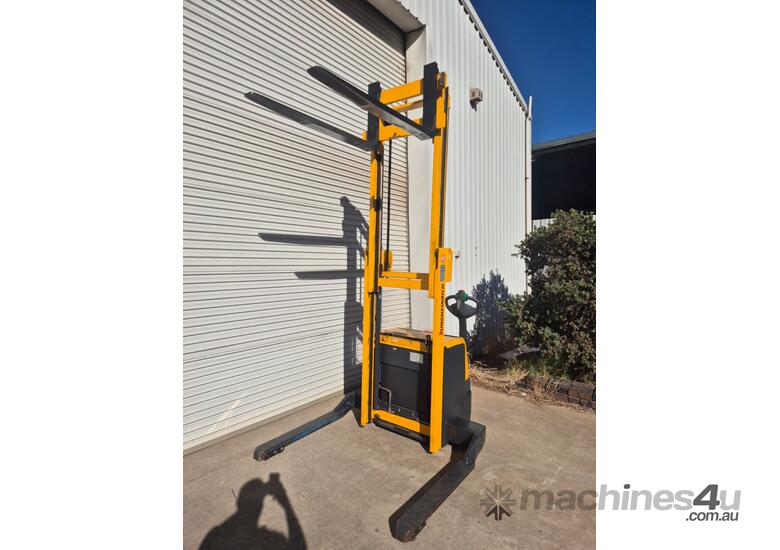 2013 Jungheinrich 1.4T Walkie Stacker