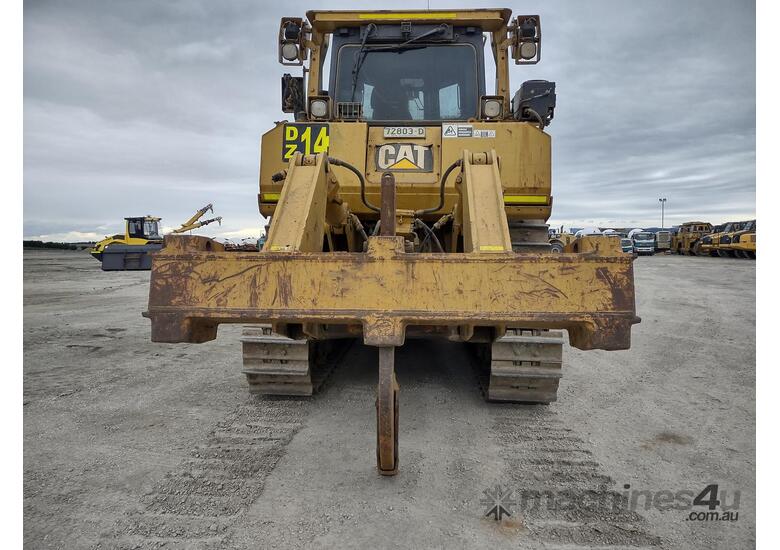 caption 2005 Caterpillar D8t