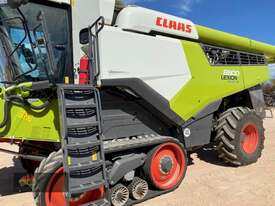 (8734) 2021 CLAAS Lexion 8800T - picture0' - Click to enlarge