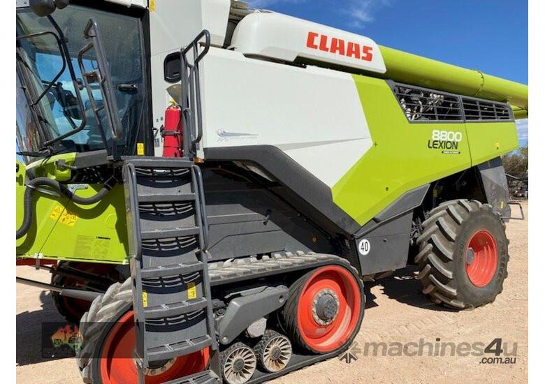 caption (8734) 2021 CLAAS Lexion 8800T