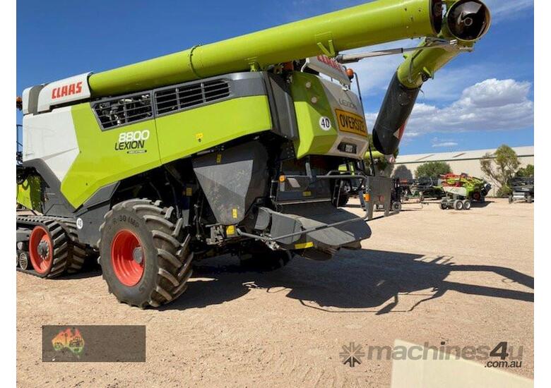 caption (8734) 2021 CLAAS Lexion 8800T