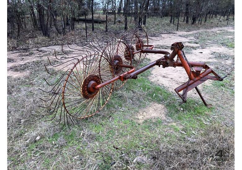 MASSEY FERGUSON MF29 HAY RAKE