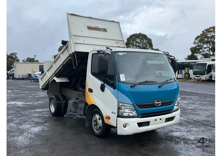 caption 2013 Hino 300 617 Tipper
