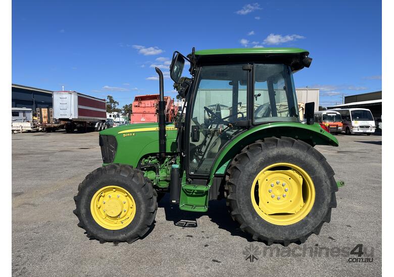 caption John Deere 5055E Tractor