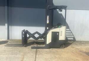 Double Deep Narrow aisle reach truck