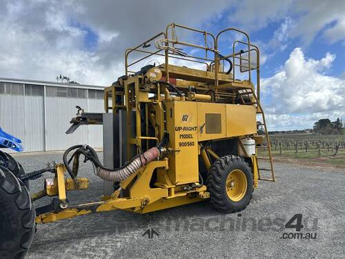 Upright Model 900-560