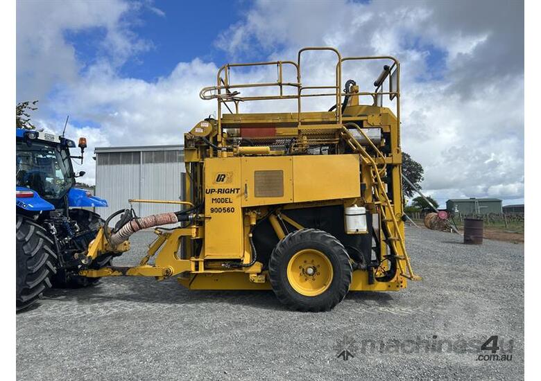 Upright Model 900-560