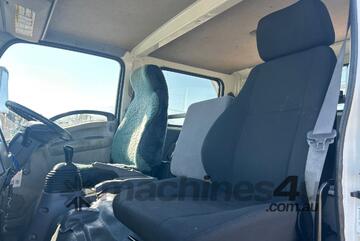 Isuzu 2010   NPS300 Table Top Isuzu 2010   NPS300 Table Top