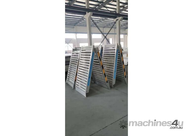 4.5m  800KG Folding Walk Board Removalist Loading Ramp