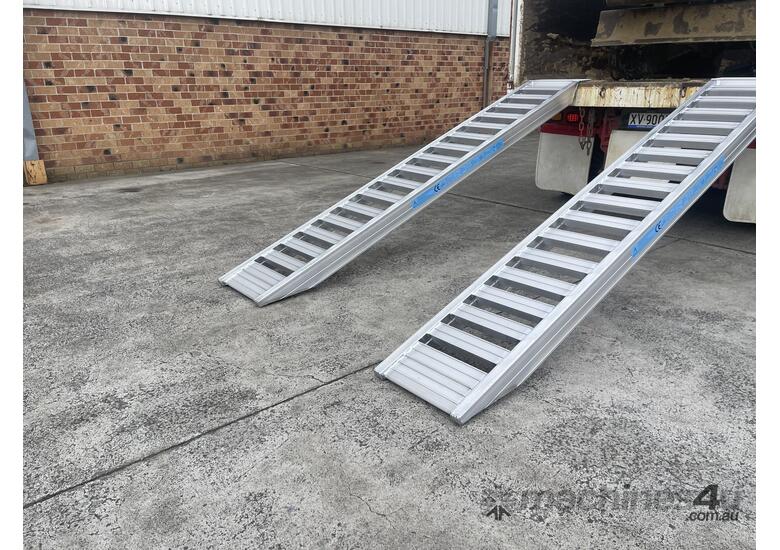 3.3m - 8Tonne Heavy Duty Rubber Tyre,Rubber Track  Machinery Loading Ramps