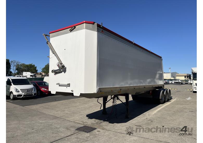 2014 Gippsland Body Builders GBB Tri-Semi Sliding A Trailer