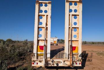 NIXONS TRI AXLE TRAILER