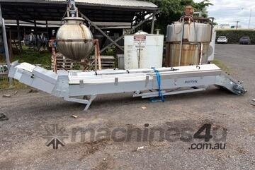 Cleated Elevating Conveyor