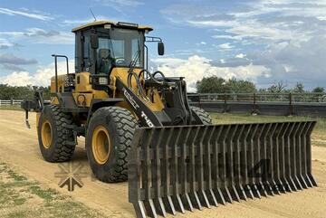 2024 REACT T400 LOADER & ATTACHMENTS.