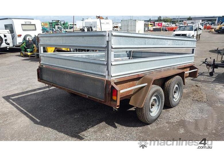 Custom Tandum Livestock