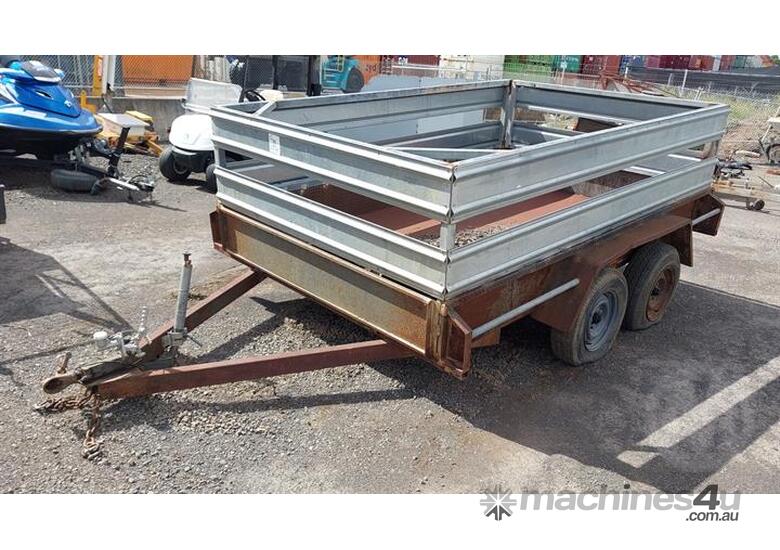 Custom Tandum Livestock