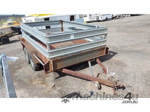 Custom Tandum Livestock