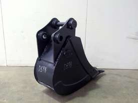 UNUSED TOOTHED TRENCHING BUCKET SUIT 3-4T EXCAVATOR D598 - picture0' - Click to enlarge