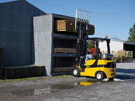 Medium Duty Forklift Truck - picture1' - Click to enlarge