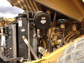 2005 Caterpillar CS 563E - picture2' - Click to enlarge