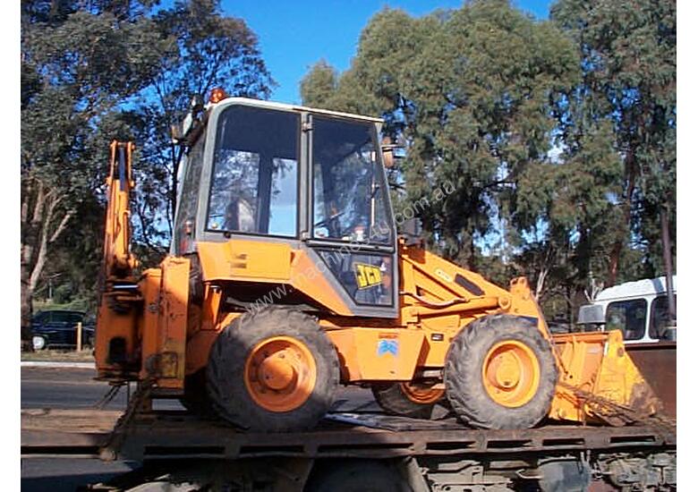caption JCB 2CX extender hoe, 2003 , 3500hrs , ex council, 4 new tyres fitted