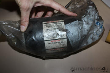 Vickers hydraulic accumulator 1.15 L Vickers hydraulic accumulator 1.15 L