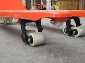 2.5T Hand pallet truck fork width 520mm - picture2' - Click to enlarge
