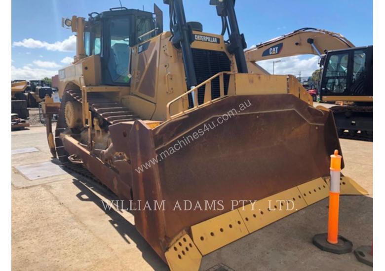 caption CATERPILLAR D8T Track Type Tractors