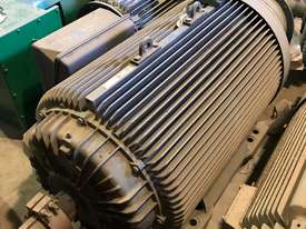 250 kw 330 hp 10 pole 415 volt AC Electric Motor - picture0' - Click to enlarge
