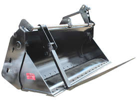 New Norm Engineering 4-in-1 Loader Style Bucket for Kubota SVL-90 Skid Steer - picture1' - Click to enlarge