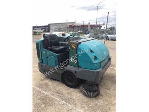 Mid-Sized Ride-on Sweeper