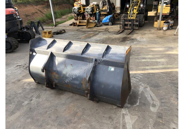 Used Volvo Price Reduced 6T Volvo Wheel Loader Quick Hitch Forks GP