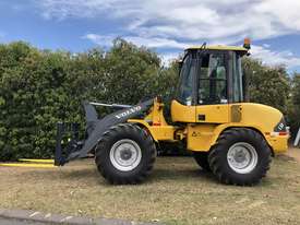 Sold -  6T Volvo Wheel Loader Quick Hitch Forks & GP Bucket Only 686hrs same Size as Cat 906H - picture0' - Click to enlarge