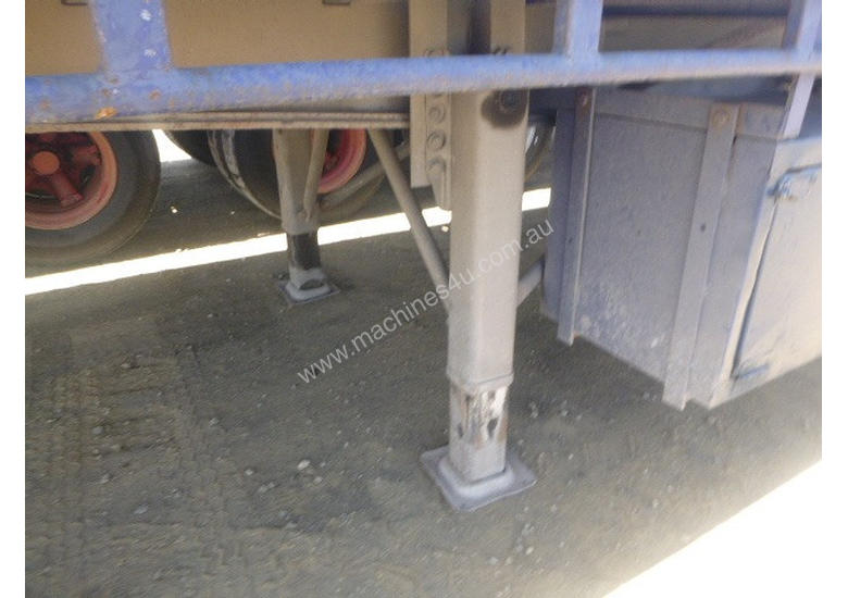 caption Fruehauf Semi Flat top Trailer