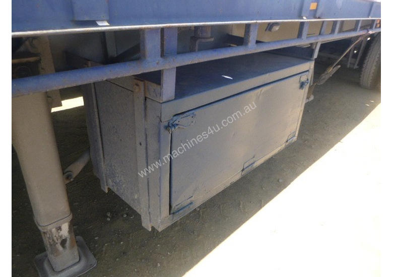 caption Fruehauf Semi Flat top Trailer