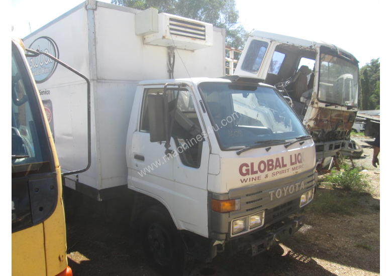 toyota dyna wrecker truck